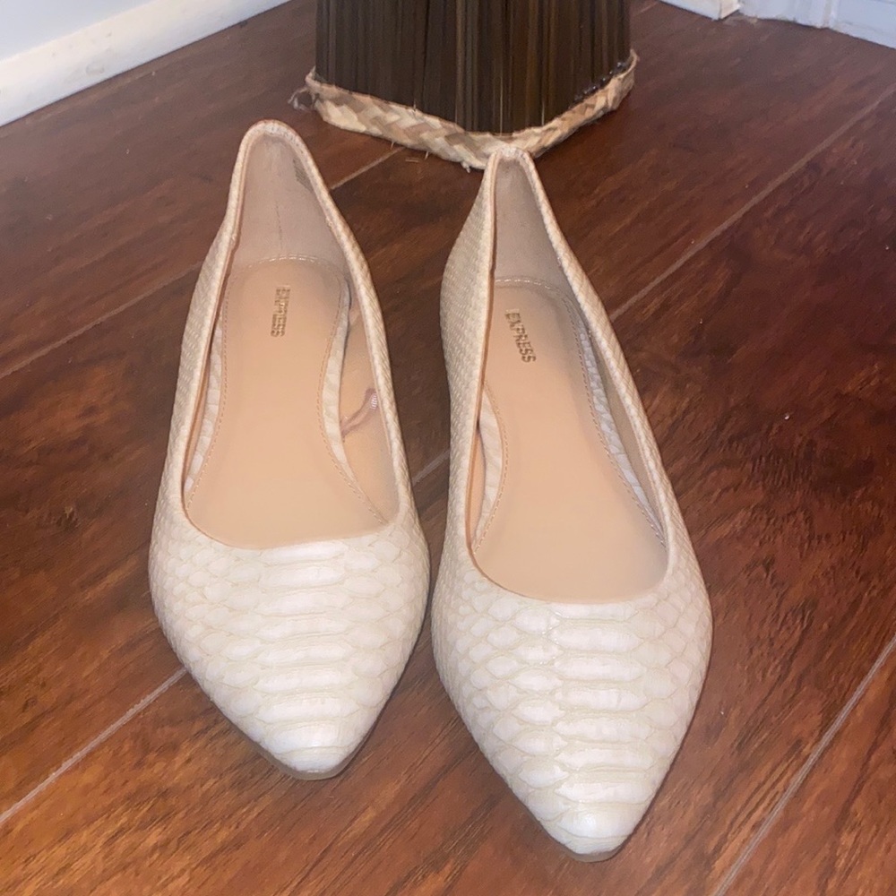 Express flat shoes